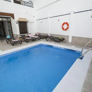 hostal-boutique-bajamar.hotelsinnerja.org/