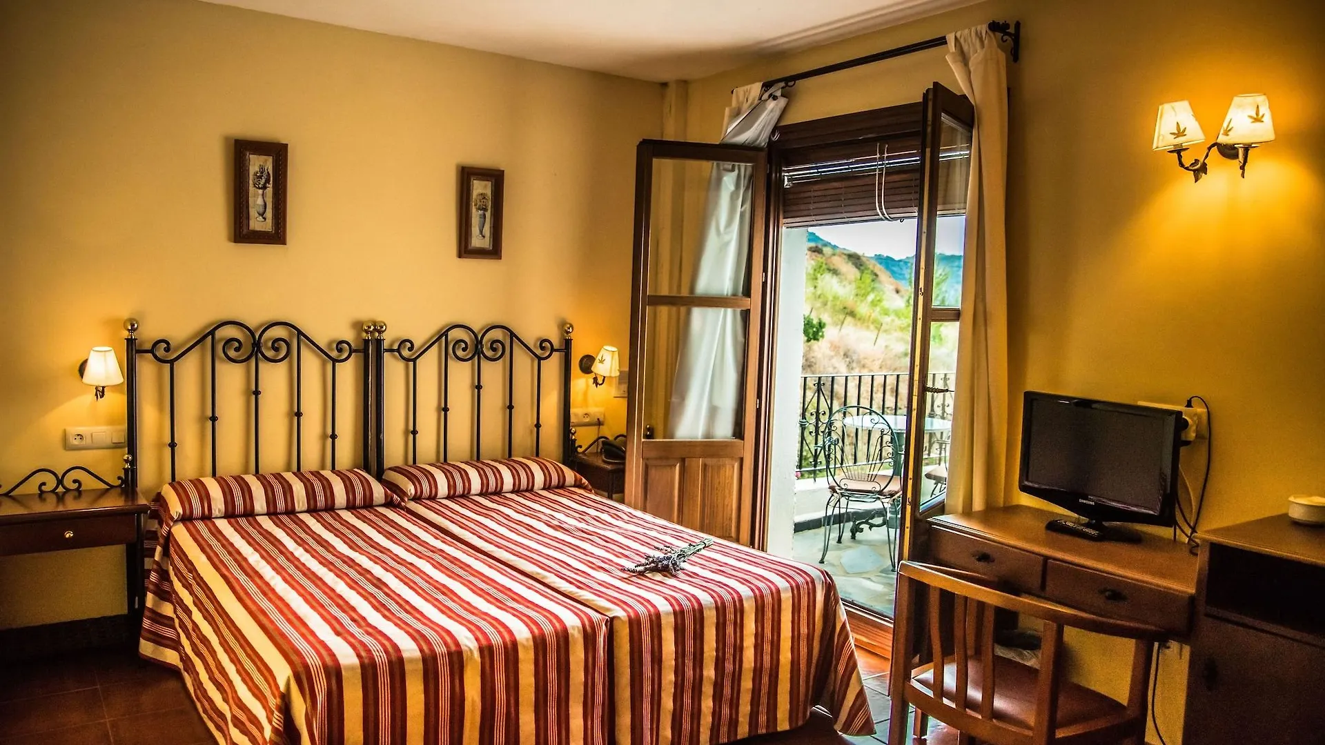 Finca Los Llanos Capileira Hotel